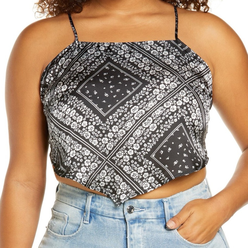𝐁𝐏 | NWT BLACK CLASSIC BANDANA HANDKERCHIEF CROP TOP